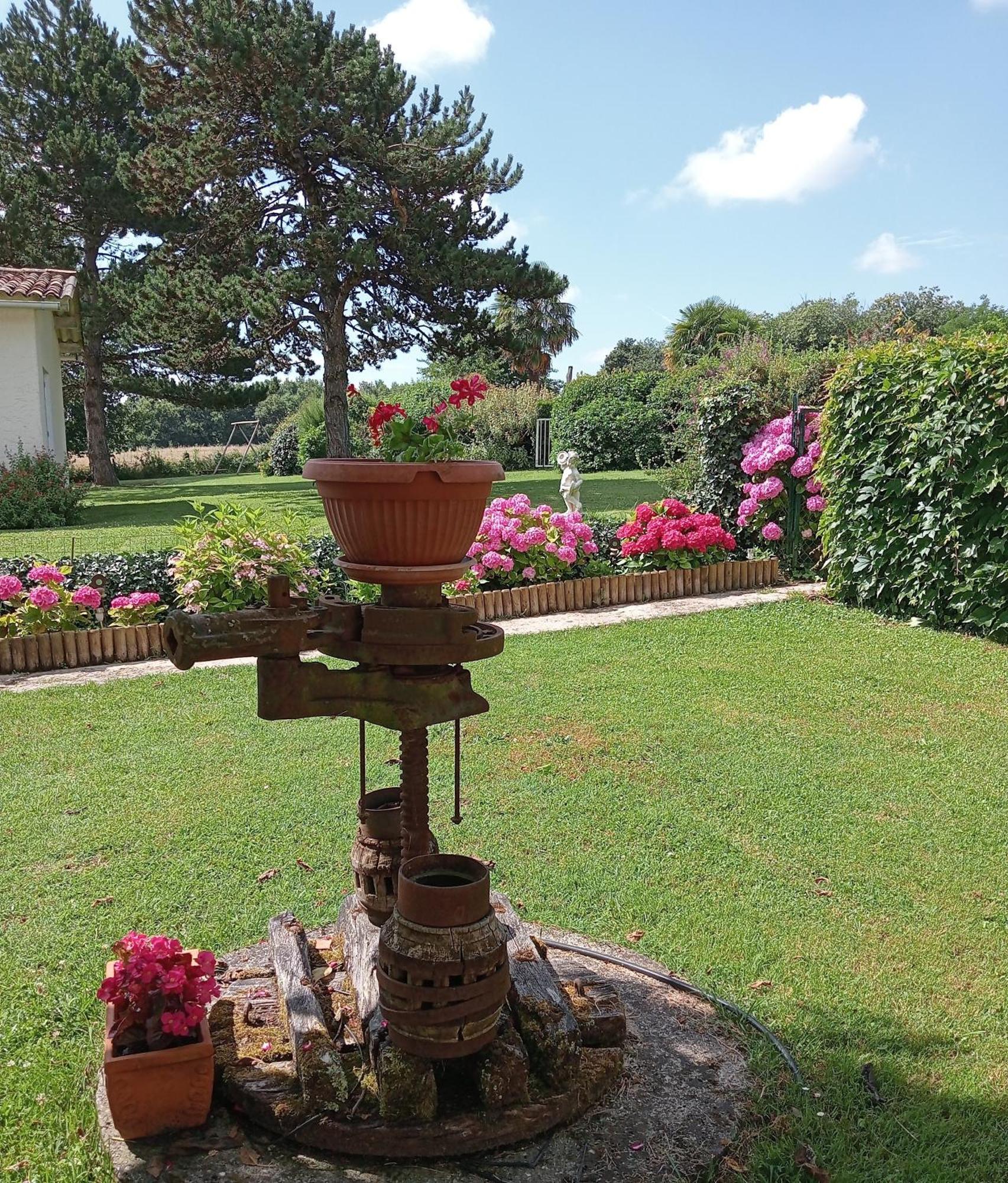 Gites Chez Belliveau Meursac Exterior photo